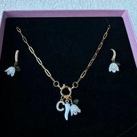 Set collana e orecchini fiore