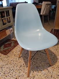 Sedia design azzurra