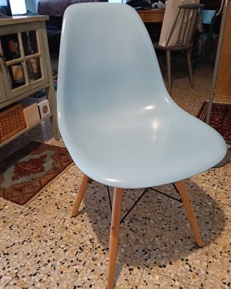 Sedia design azzurra