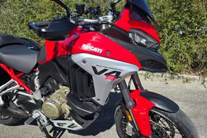 Ducati v4 s Travel & Radar full optional