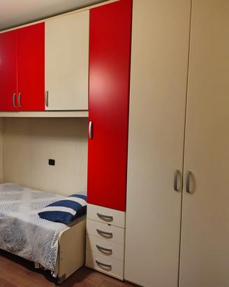 camera da letto composta da armadio a ponte 