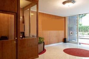 San maurizio tutto fronte via. prestigioso negozio