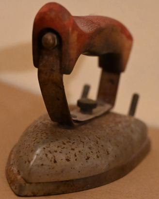 Antico ferro da stiro (vintage)