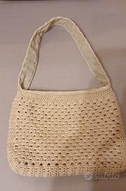Borsa lavorata a  Uncinetto Nuova