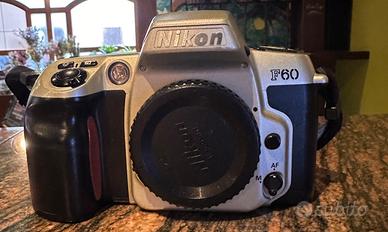 Nikon F60 macchina fotografica analogica