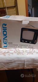 Televisione marca Lenoir.