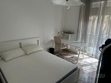 STANZA LUMINOSA con BALCONCINO- via Bellezza