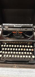Macchina da scrivere Everest