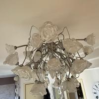 Lampadario in stile Floreale