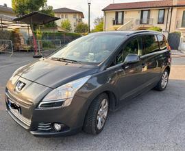 Peugeot 5008 allestimento FELINE