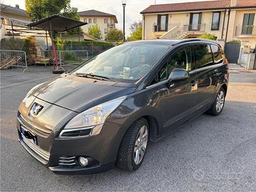 Peugeot 5008 allestimento FELINE