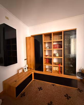Mobile vetrina moderna e Poltrona relax elettrica