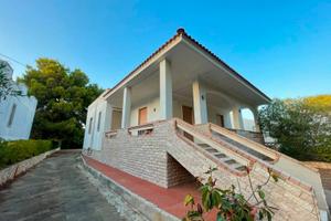 Villa con Giardino e Terrazza Privata disponibile