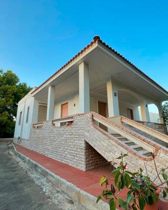 Villa con Giardino e Terrazza Privata disponibile