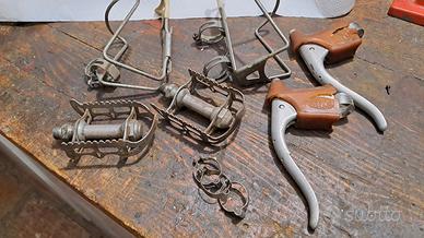 Leve Universal, pedali Sheffield, porta borracce 