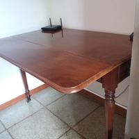 Tavolo a ribalta in mogano