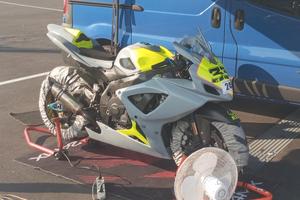 Gsxr 750 pronto pista