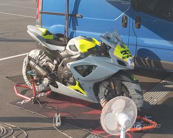 Gsxr 750 pronto pista