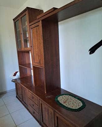 mobile massiccio in noce 