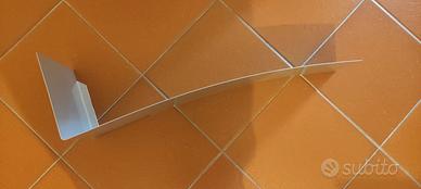 Mensola Ikea grigia per libri mai utilizzata