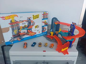 Pista piccola Hotwheels con 5 macchinine Hotwheels
