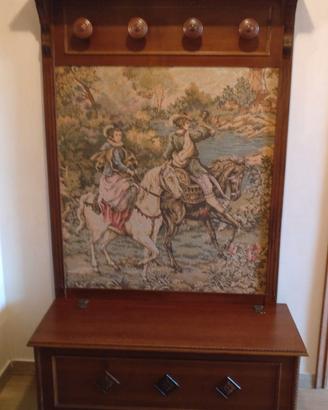 Cassapanca con appendiabiti più quadro arazzo a pa