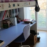 Camera da letto con scrivania