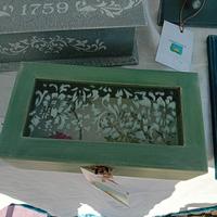 portagioie in legno dipinto a mano shabby