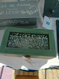 portagioie in legno dipinto a mano shabby