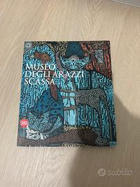 Libro sul museo degli Arazzi Scassa