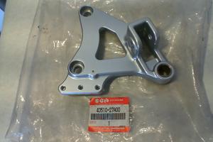 PIASTRA SUPPORTO PEDANA ANT. DX GSX SUZUKI 43510-2