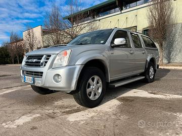 Isuzu D-max gancio traino; hard top; gomme nuove