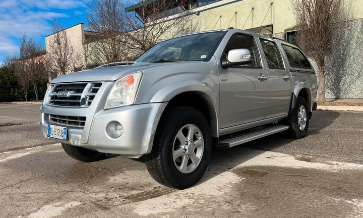 Isuzu D-max gancio traino; hard top; gomme nuove