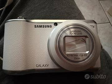 Samsung Galaxy Camera bianca con zoom ottico 21x
