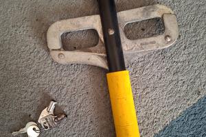 Antifurto blocca pedali per auto "Bullock"