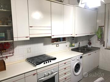 Cucina componibile completa di elettrodomestici