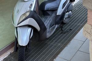 Scooter Peugeot Geopolis 300