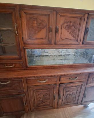 Credenza classica legno intagliato con vetrina
