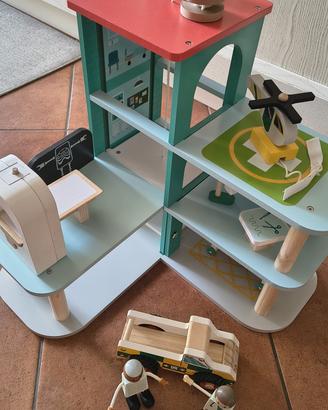 Gioco Ospedale in legno Toylino come nuovo