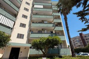 Appartamento con box e posto auto in zona servita