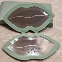 Specchietto Clinique a forma di labbra