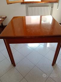 Tavolo in legno allungabile