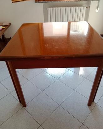 Tavolo in legno allungabile