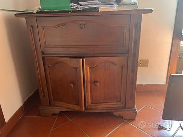 Mobiletto in legno