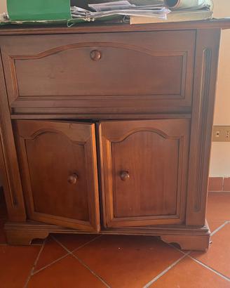 Mobiletto in legno