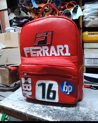 zaino rosso in pelle 