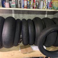 gomme slick moto metzeller / bridgestone 