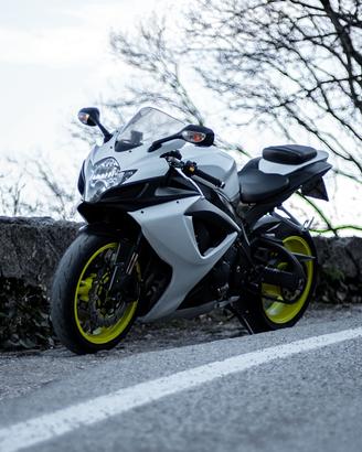 Suzuki Gsx r 750k7