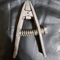 Pinza per racchette da tennis