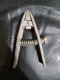 Pinza per racchette da tennis